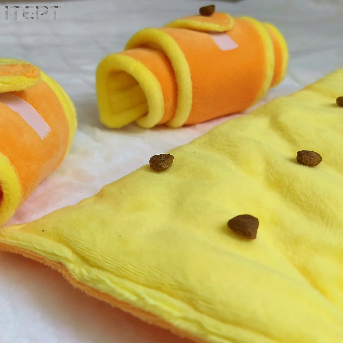 Plush Croissant Dog Toy, Interactive Squeaky Treat Dispensing Pet Plaything, Durable Soft Stuffed Animal,for Small to Medium Dog