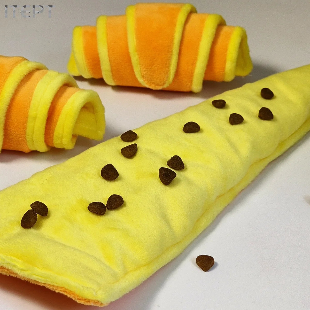 Plush Croissant Dog Toy, Interactive Squeaky Treat Dispensing Pet Plaything, Durable Soft Stuffed Animal,for Small to Medium Dog