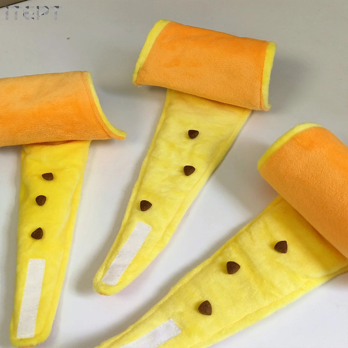 Plush Croissant Dog Toy, Interactive Squeaky Treat Dispensing Pet Plaything, Durable Soft Stuffed Animal,for Small to Medium Dog