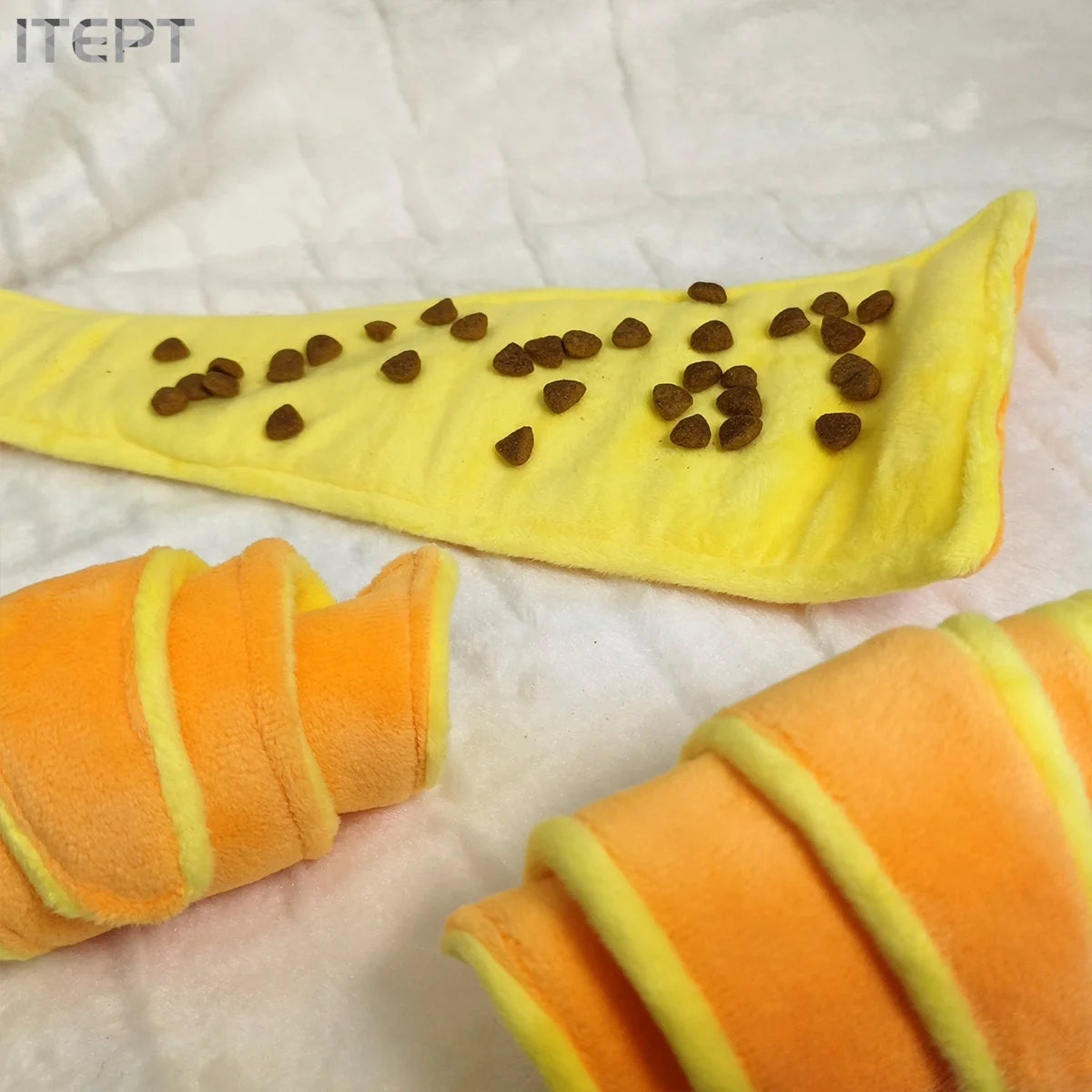 Plush Croissant Dog Toy, Interactive Squeaky Treat Dispensing Pet Plaything, Durable Soft Stuffed Animal,for Small to Medium Dog