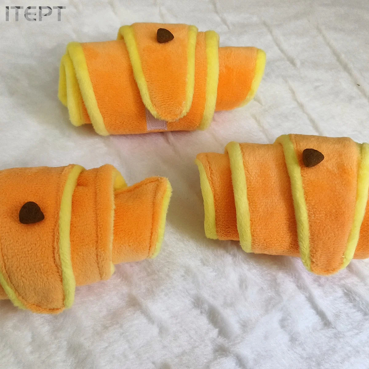 Plush Croissant Dog Toy, Interactive Squeaky Treat Dispensing Pet Plaything, Durable Soft Stuffed Animal,for Small to Medium Dog